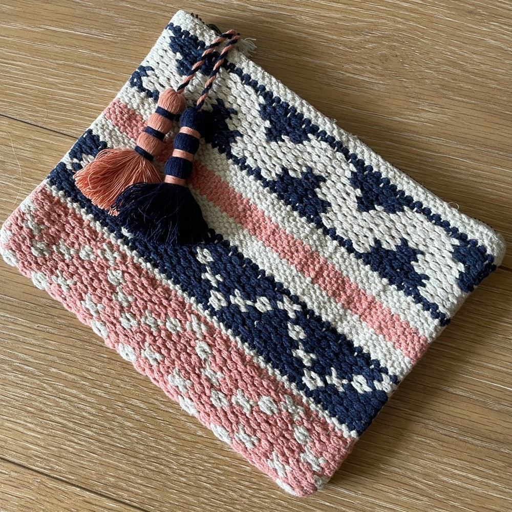 Woven clutch bag